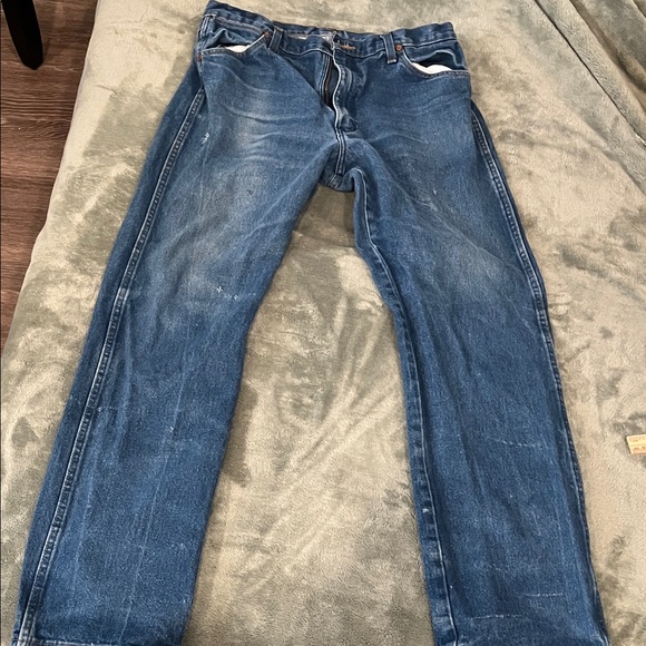 Wrangler Relaxed Fit Blue Jeans - Picture 1 of 7